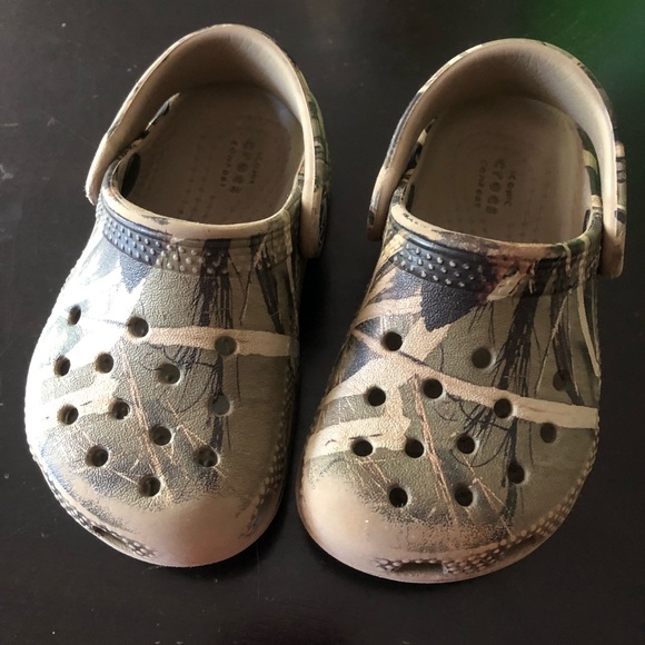 toddler camo crocs